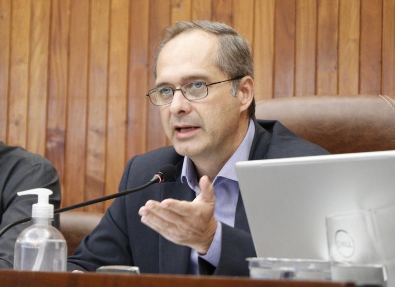 Danilo da Saúde solicita kits de atividades físicas para grupos atendidos nos postos