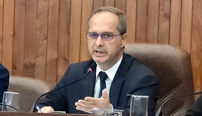 Danilo pede capacitação de agentes para prevenção e identificação de riscos em saúde mental