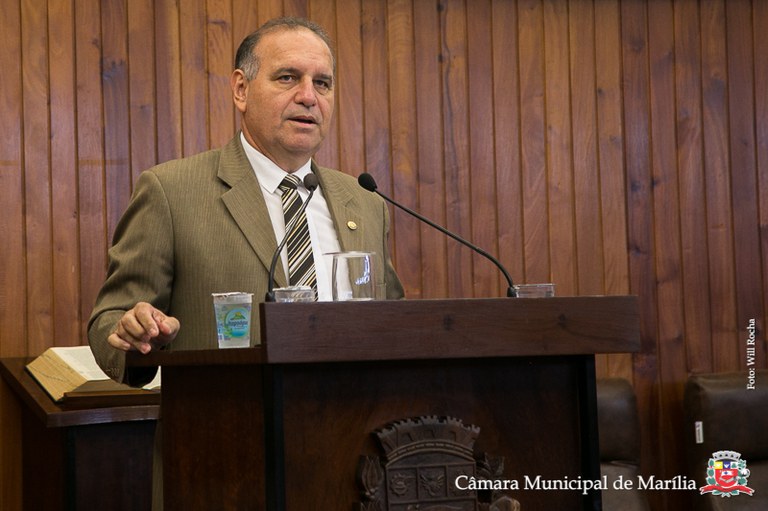 Delegado Damasceno cobra retirada de veículos abandonados e aponta os riscos e a insegurança