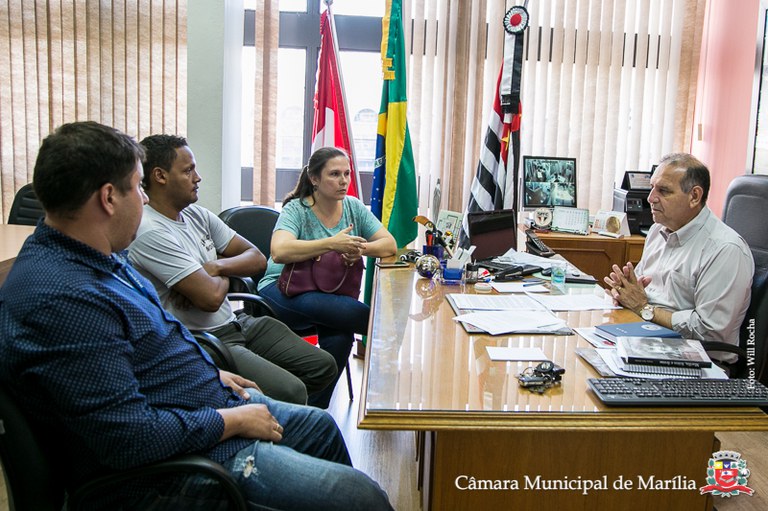 Delegado Damasceno recebe reivindicações de moradores do Maracá