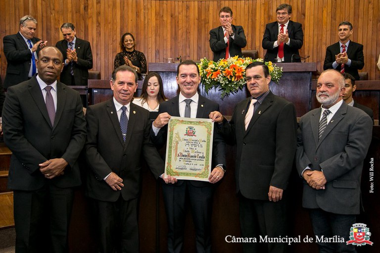 Deputado federal Vinícius Carvalho recebe título da Câmara e destaca trabalho de Albuquerque
