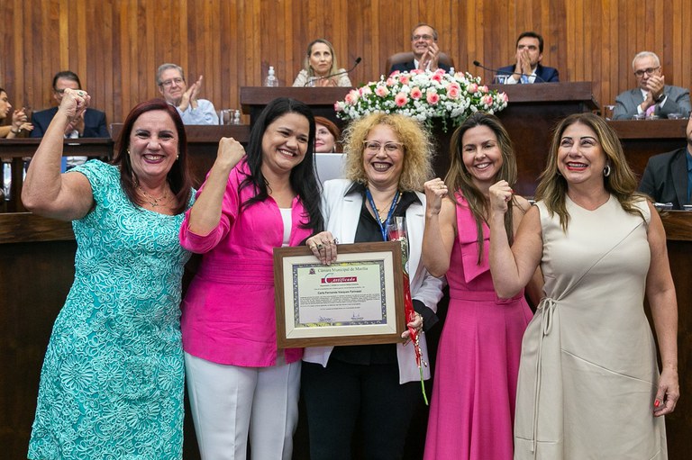 Diretora geral completa 28 anos de atuação na Câmara e recebe homenagem