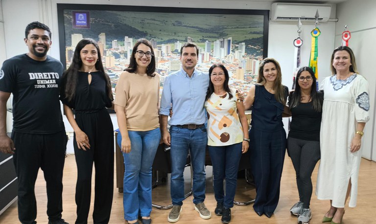 Fabiana Camarinha leva ADEs para reunião com prefeito Vinicius e secretária Rosemeire