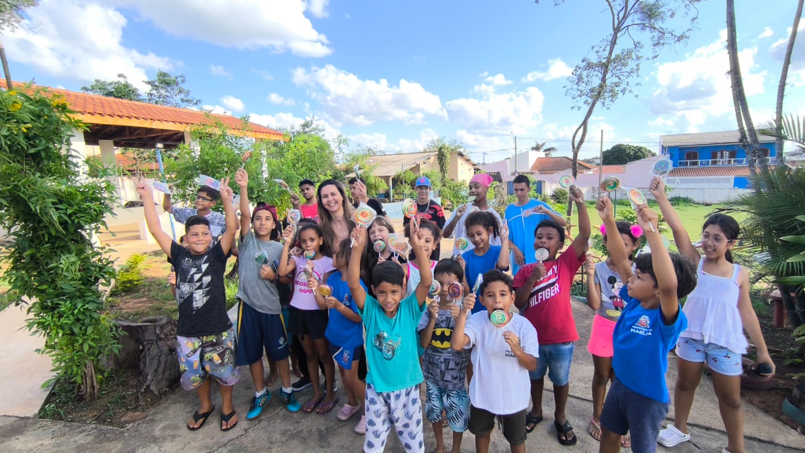 Fabiana Camarinha visita Casa do Pequeno Cidadão no Santa Antonieta e solicita reforma