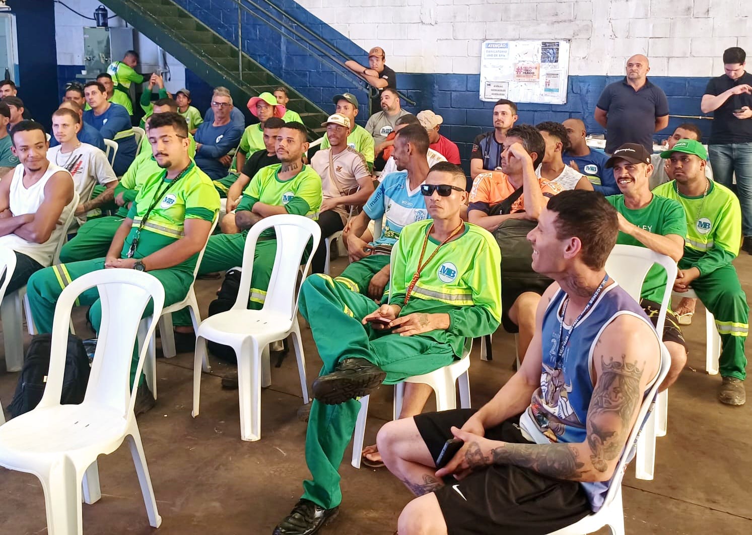 João do Bar participa de homenagem a garis e expressa gratidão à categoria