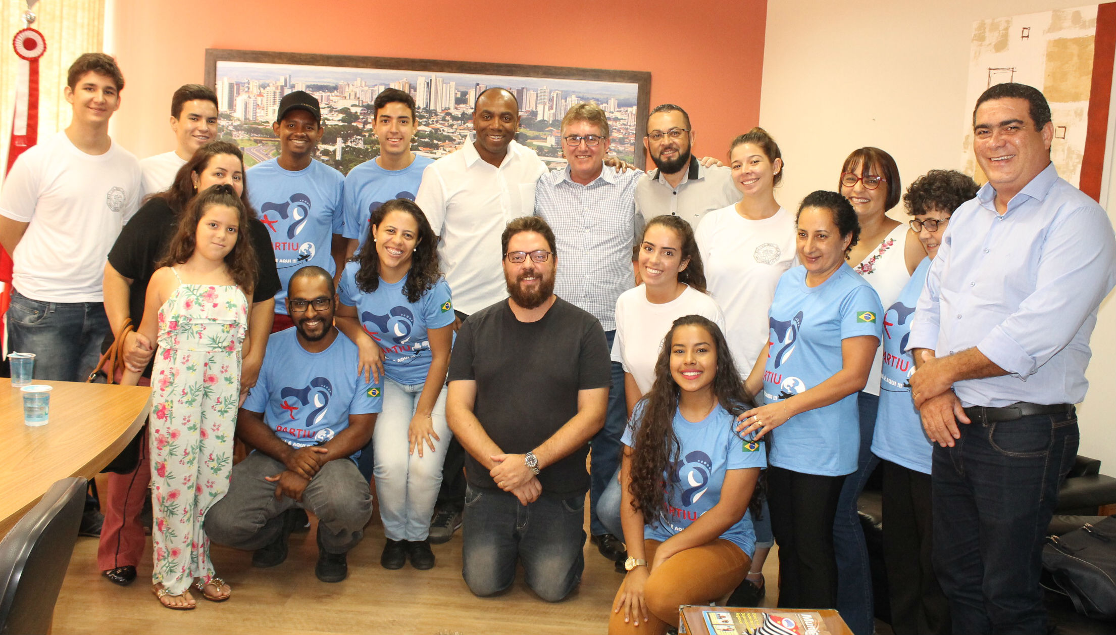 Jovens de Marília que irão para a Jornada Mundial da Juventude visitam a Câmara