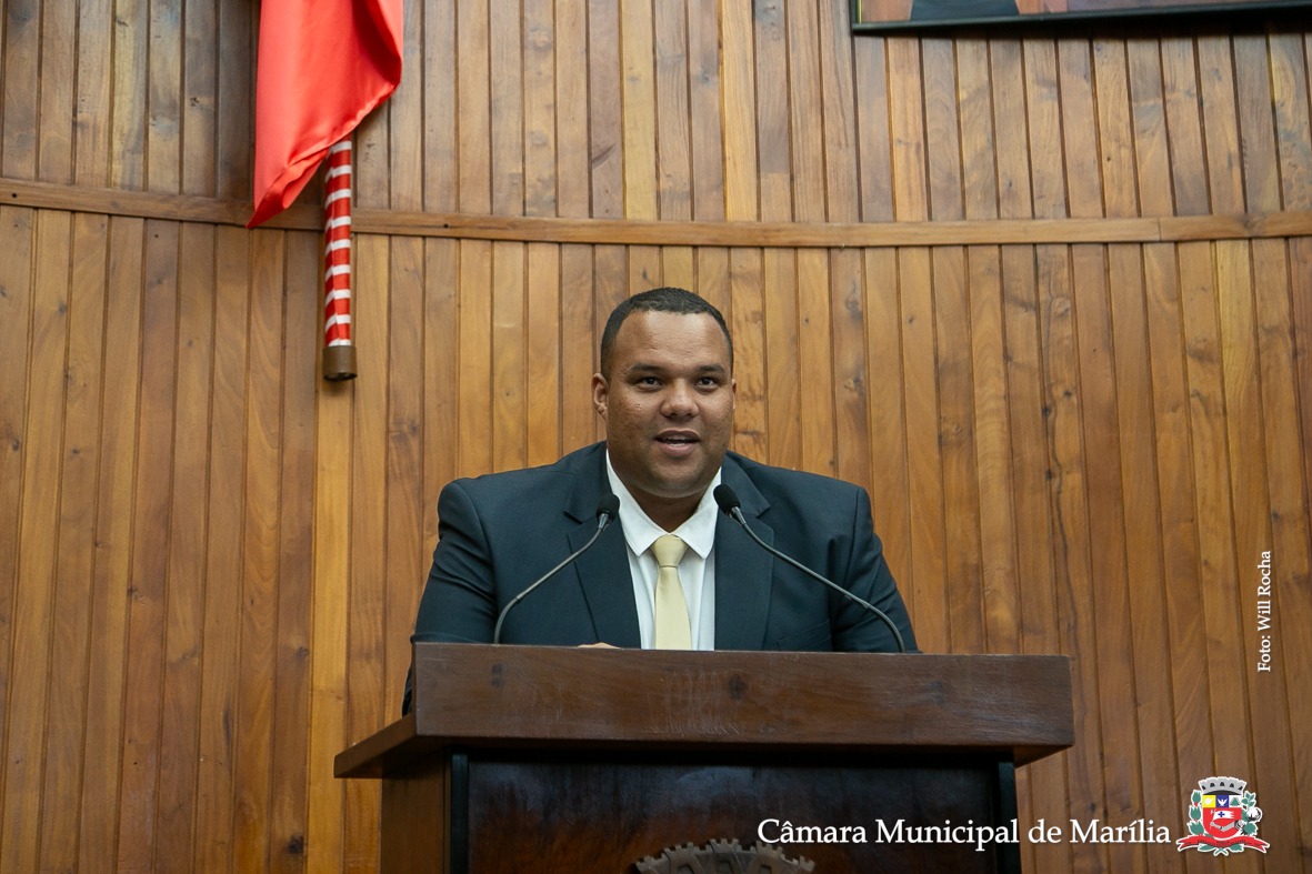 Lei de autoria de Guilherme Burcão que cria política municipal voltada aos autistas é aprovada