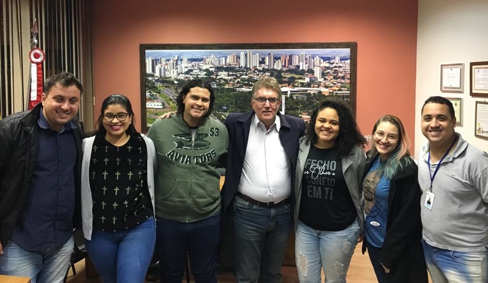 Lideranças da Semana Jovem são recebidas  por Marcos Rezende na sala da presidência