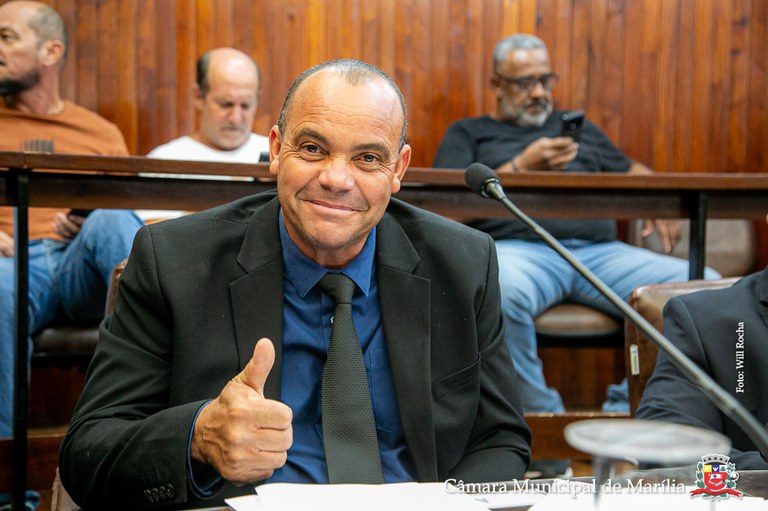 Mauro Cruz pede que prefeitura pague em dinheiro valor da Cesta Natalina a servidores