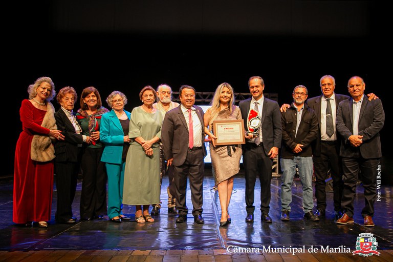 Noite dos Pioneiros faz homenagem a comércios e indústrias mais antigos em ati