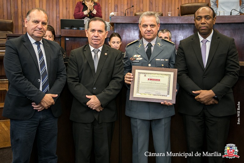 Novo comandante do 9º  BPM/I recebe homenagem da Câmara de Marília