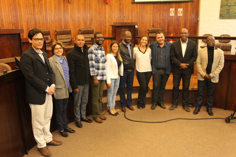 Presidência e vereadores de Marília recepcionam na sede do Poder Legislativo comitiva de Angola