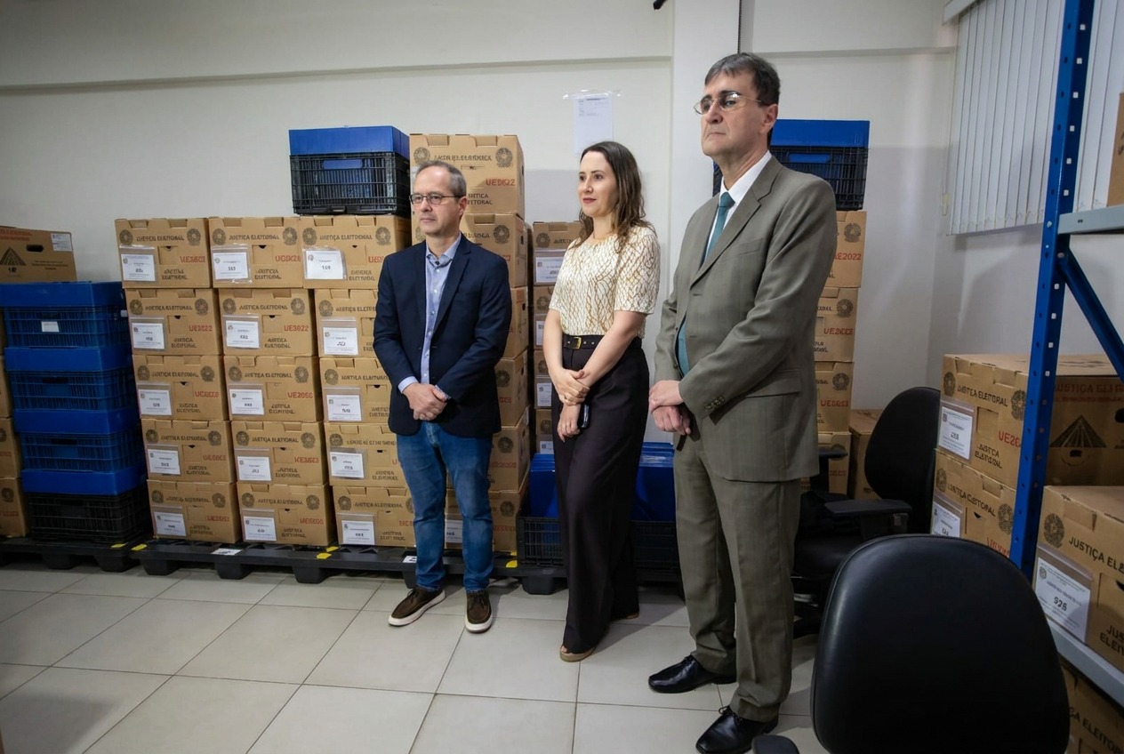 Presidente da Câmara acompanha testes e auditoria em urnas eletrônicas na Justiça Eleitoral