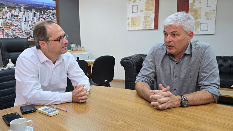 Presidente da Câmara recebe visita de assessor especial de senador paulista