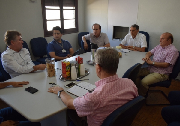 Presidente Marcos Rezende visita a Famema e se encontra com diretoria