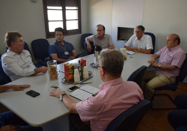 Presidente Marcos Rezende visita a Famema e se encontra com diretoria