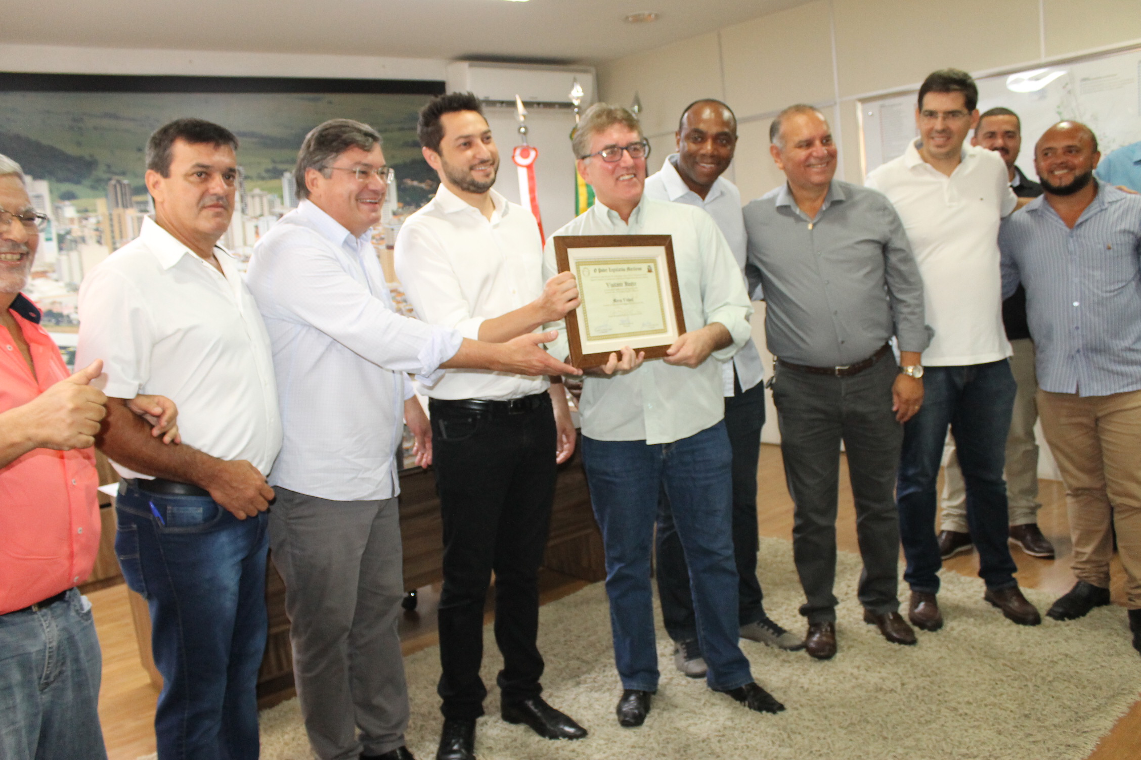 Presidente Rezende e vereadores prestam homenagem ao secretário Marco Vinholi