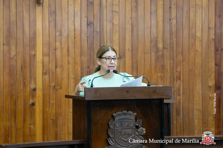 Professora Daniela apresenta Moção de Apoio ao enquadramento de diretores no r