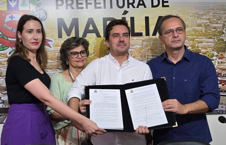 Projeto de lei que cria o Família Acolhedora em Marília é assinado e inicia tramitação