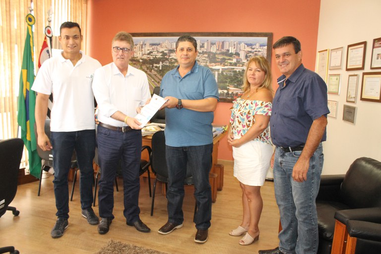 Proposta para aperfeiçoar estudantes da rede que treinam tênis de mesa ganha apoio da Presidência