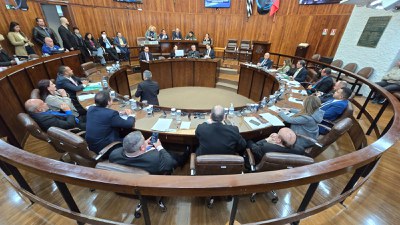 Plenário da Câmara em dia de sessão ordinária; pauta conta com cinco projetos da prefeitura (Foto: Wilson Ruiz)