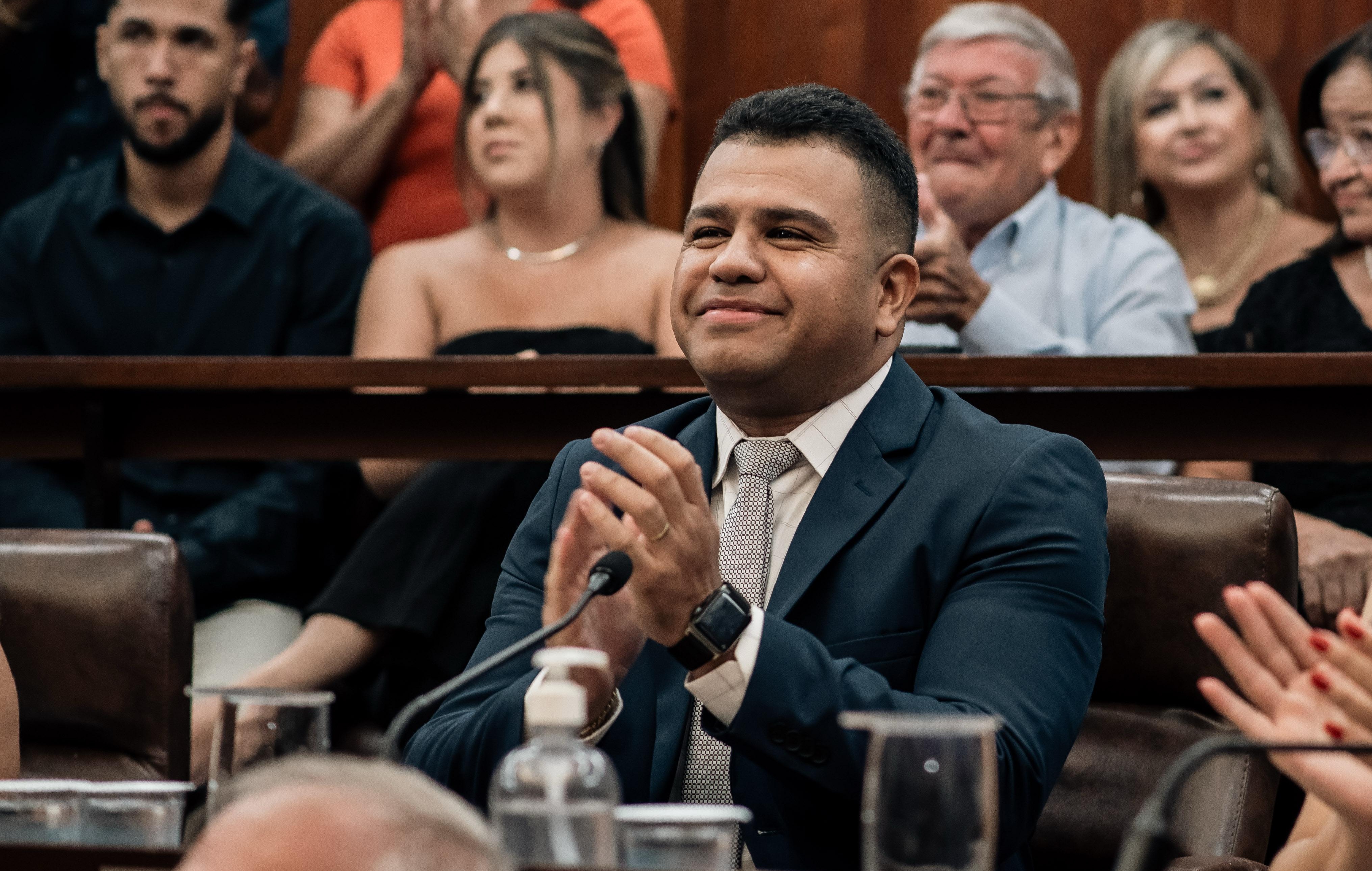 Thiaguinho solicita iluminação na continuação da avenida Dr. José Guimarães Toni e rua Fortunato Guerra