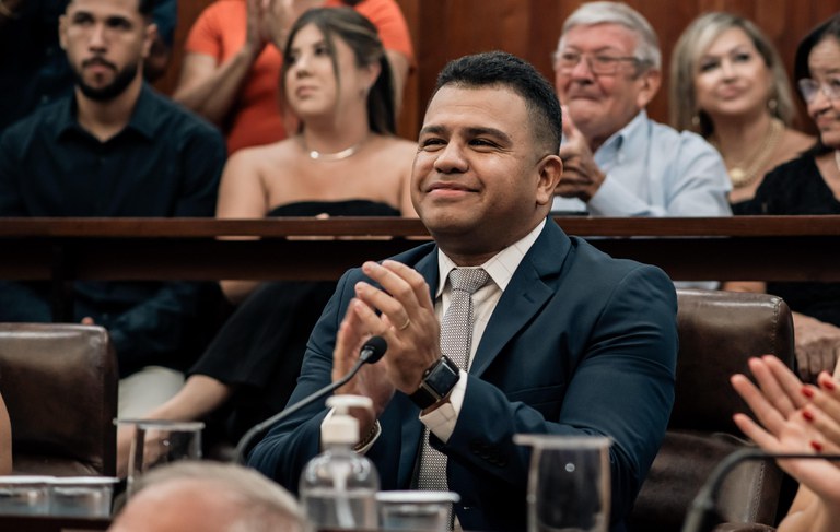 Thiaguinho solicita iluminação na continuação da avenida Dr. José Guimarães Toni e rua Fortunato Guerra