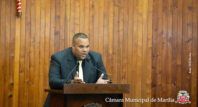 Vereador Burcão solicita semáforo e melhorias no trânsito da região Leste