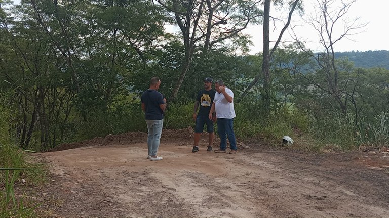 Vereador Chico do Açougue solicita reparos em estradas rurais e é atendido
