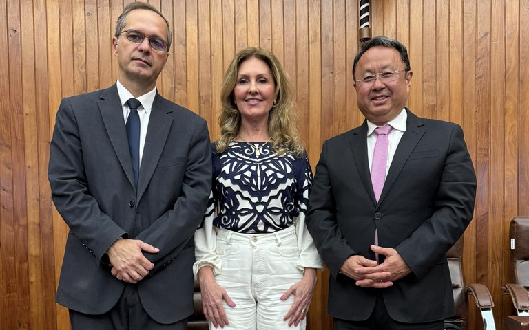 Vereador Elio Ajeka destaca importância de lei que qualifica atendimento na sa�