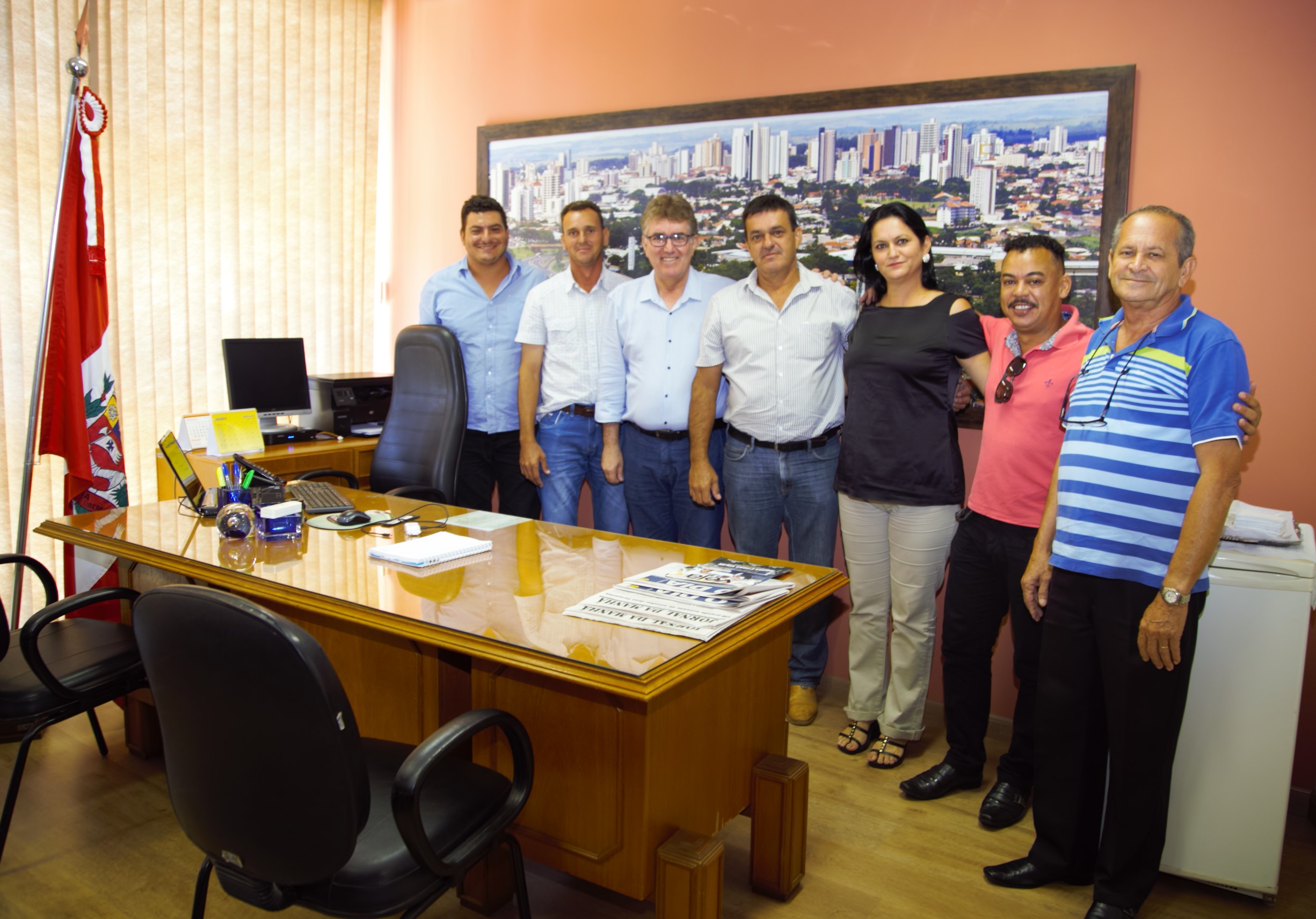 Vereador Evandro Galete e os subprefeitos de Marília fazem reunião na sala da presidência
