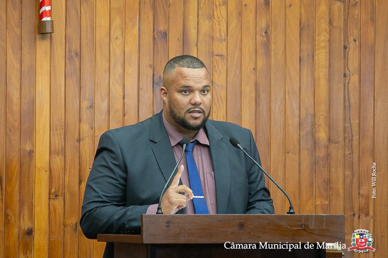 Vereador Guilherme Burcão apresenta projeto para revogar lei que proíbe uso das sacolinhas