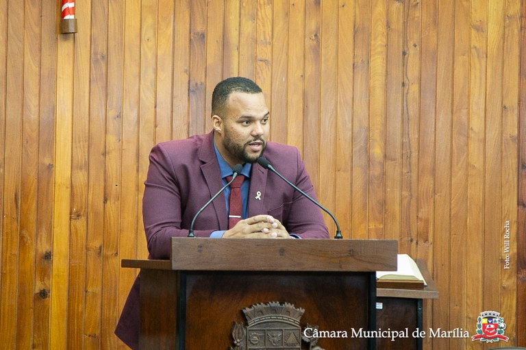 Vereador Guilherme Burcão cobra informações sobre servidores com gratificação de função