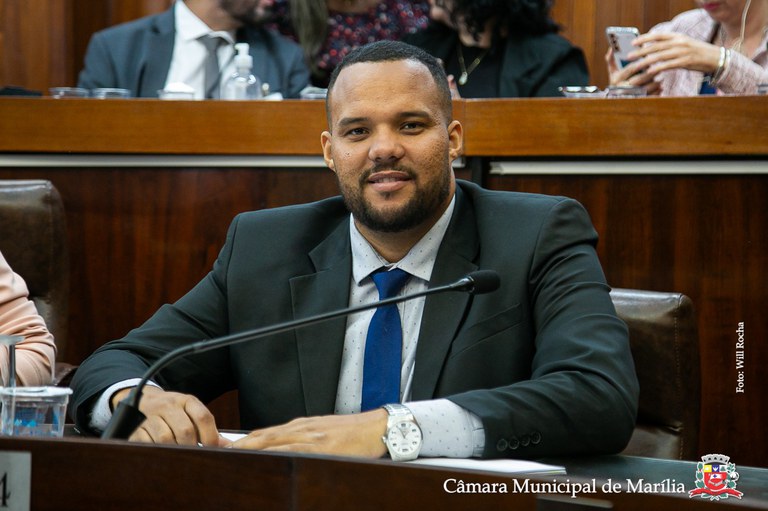 Vereador Guilherme Burcão pede obra urgente em sistema de esgoto da rua Salvador Salgueiro