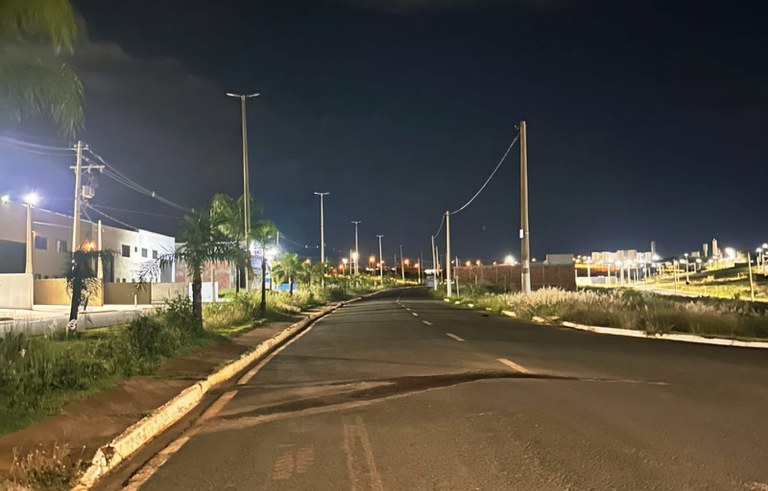 Vereador Guilherme Burcão pede reparo em iluminação de avenida que dá acesso aos residenciais Parque das Flores e Vida Nova Paraíso