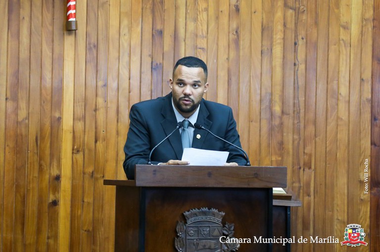 Vereador Guilherme Burcão quer informações sobre taxas cobradas por serviços nos cemitérios