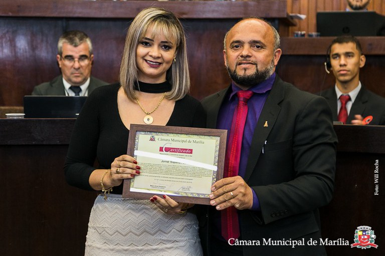 Vereador João do Bar presta homenagem para jornalista Amanda Campos, do ‘Espalha Fatos’