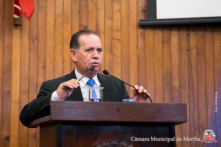 Vereador José Carlos Albuquerque cobra construção de escolas e creches ao prefeito