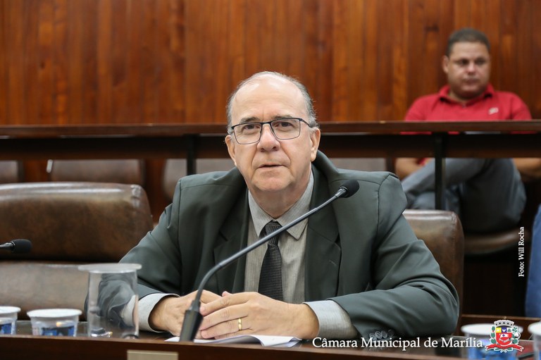 Vereador Marcos Custódio quer intervenção imediata na avenida Vicente Ferreira