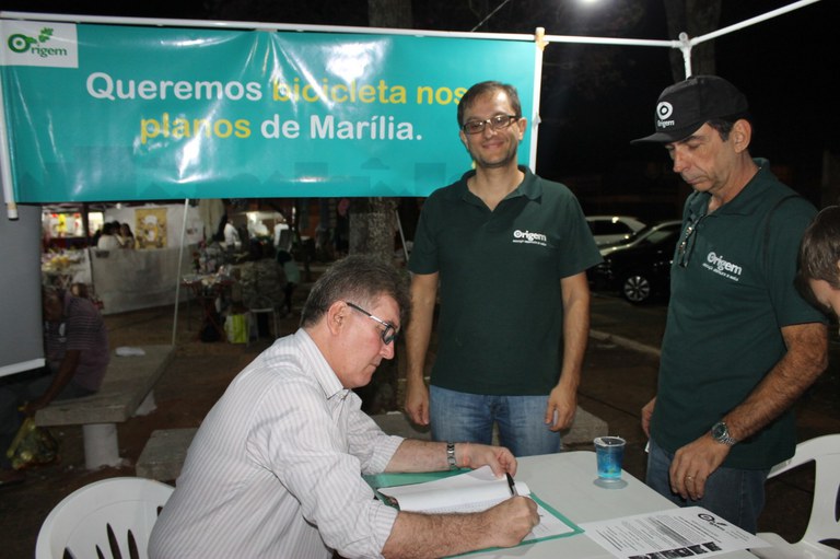 Vereador Marcos Rezende assina proposta de mobilidade apresentada pela ONG Origem