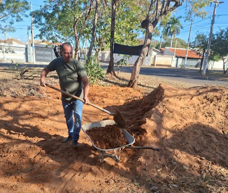 Vereador Mauro Cruz atende demanda de moradores do Campina Verde