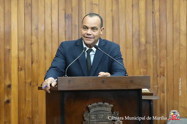 Vereador Mauro Cruz cobra canalização de córrego no bairro Prolongamento Palmital