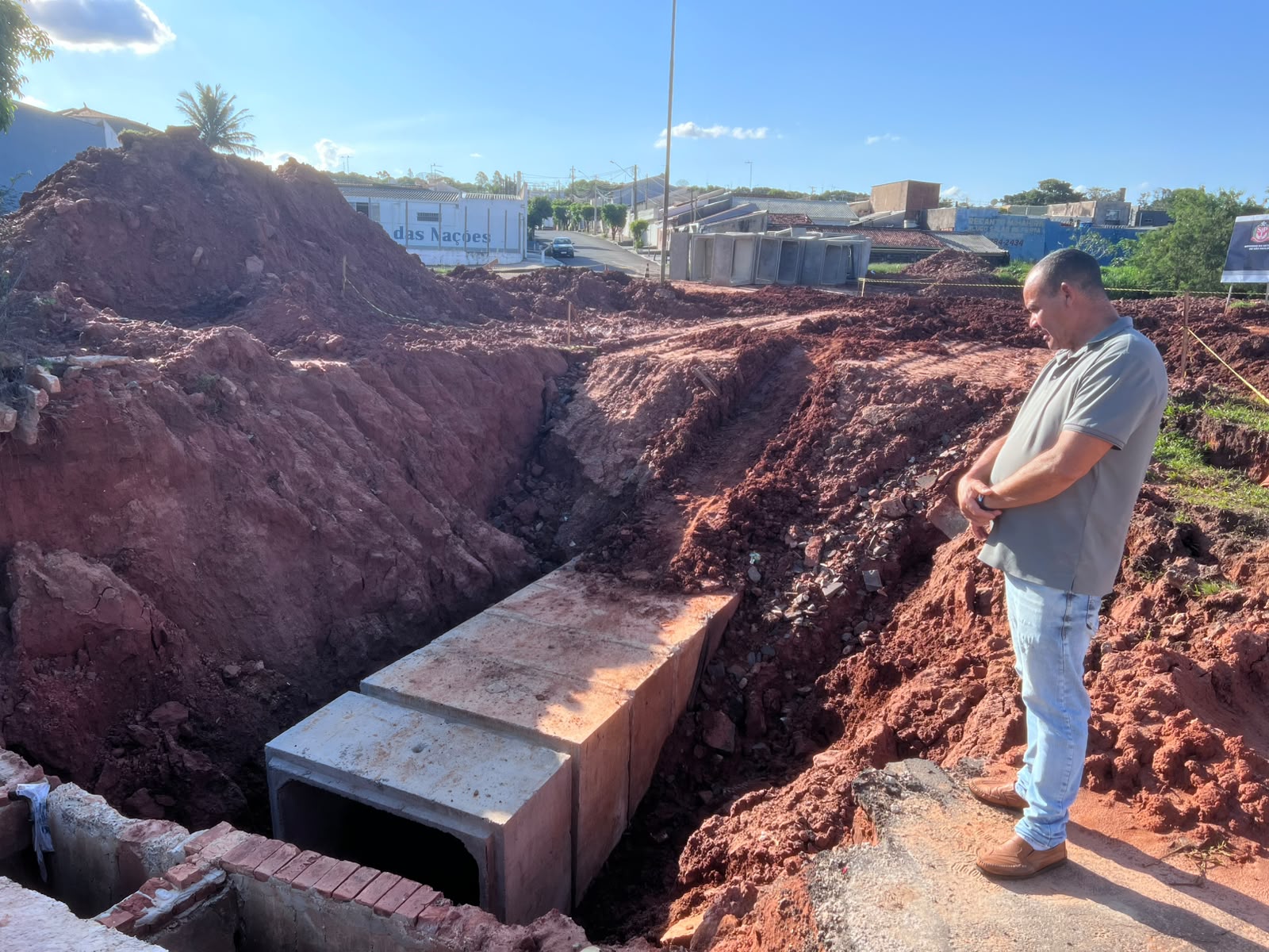 Vereador Mauro Cruz pede informações sobre obra na rua Mariápolis, na região Norte