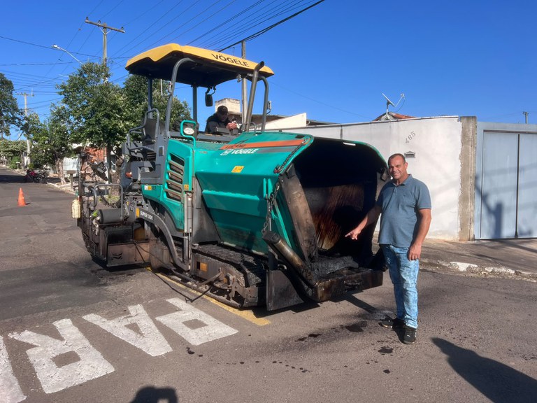 Vereador Mauro Cruz tem pedido atendido e rua Urias Avelino de Morais é recapea