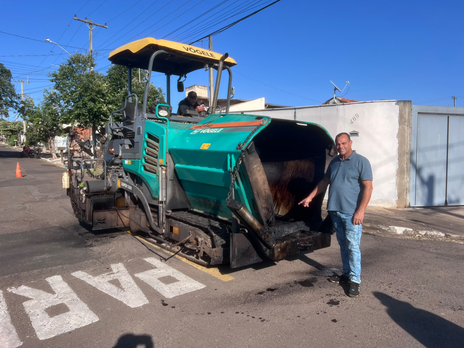 Vereador Mauro Cruz tem pedido atendido e rua Urias Avelino de Morais é recapeada