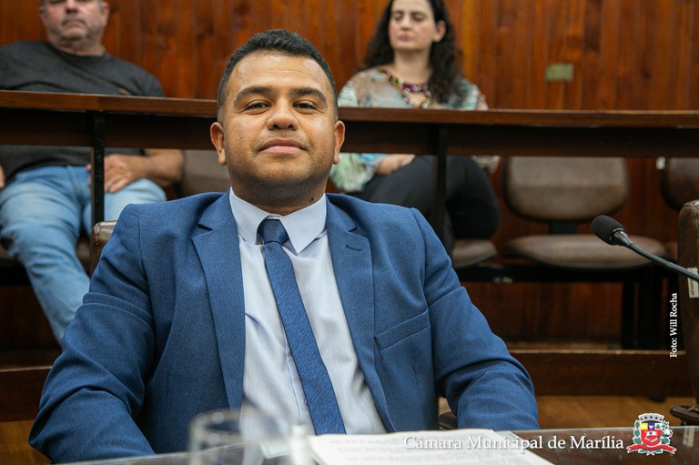 Vereador Thiaguinho pede revitalização de praça e implantação de academia ao ar livre