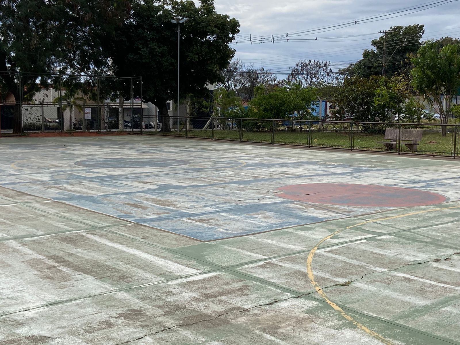 Vereador Thiaguinho solicita melhorias urgentes na quadra do Poliesportivo da Vila Coimbra