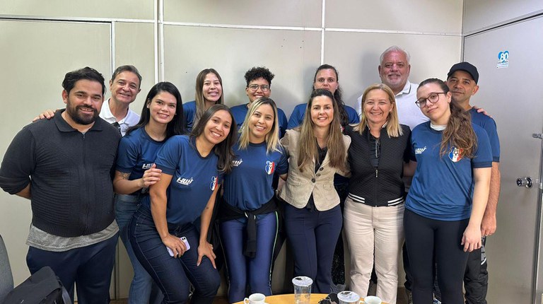 Vereadora Fabiana Camarinha busca mais apoio para time feminino de handebol de Marília