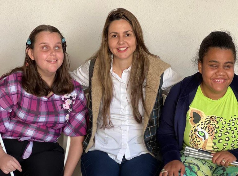 Vereadora Fabiana Camarinha visita Adevimari e reforça luta por mais inclusão e acessibilidade