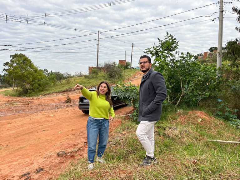 Vereadora Professora Daniela busca solução para vias dos bairros Nova Marília 3 e 4